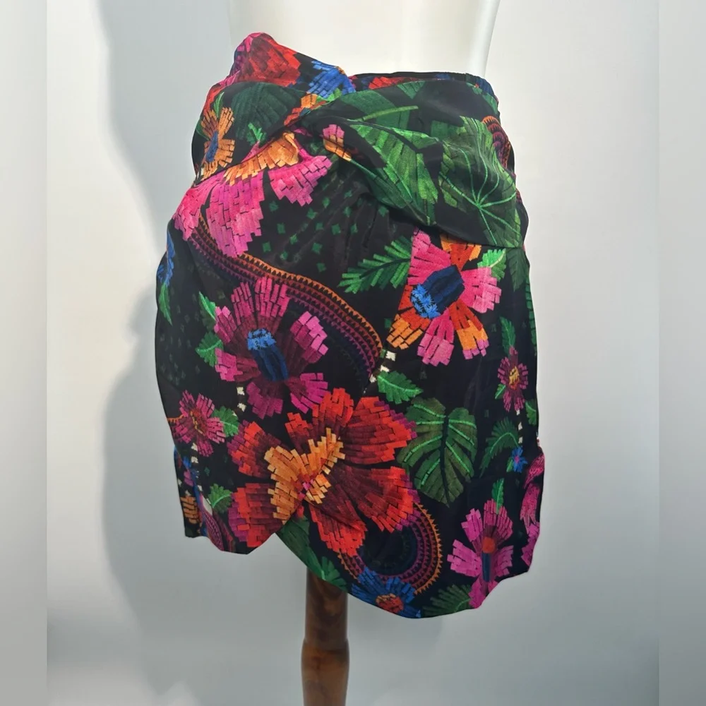 NWT!! Farm Rio Blooming Garden Mini Skirt XS Twist Front Tropical Floral Print - Picture 3 of 9